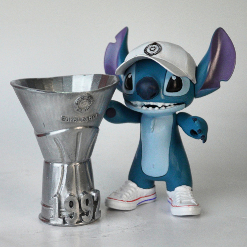 Figura Stič Navijač Partizana  sa Peharom